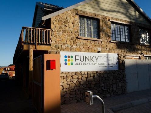 Funky Town Hotell Jeffreys Bay Exteriör bild